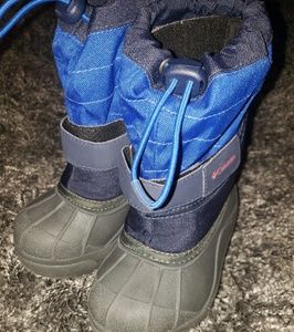 Kids Columbia snow boots sz 9